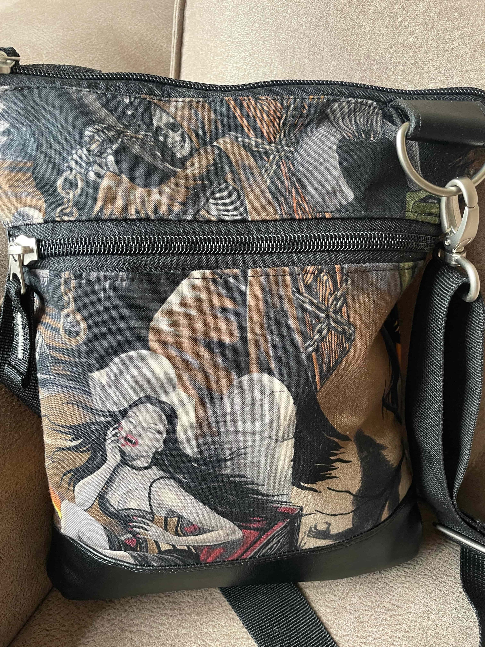 crossbody bag met bijzondere Halloween print