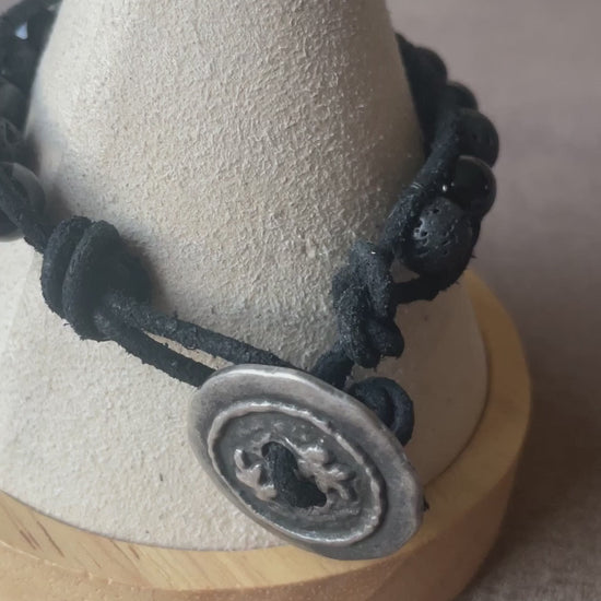 Handgemaakte leren armband Lavine met Lava en Onyx kralen 