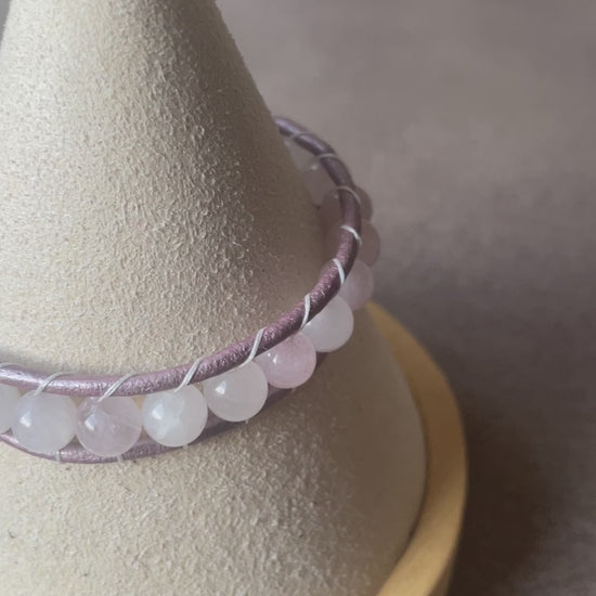 Handgemaakte leren armband Rosie met Rozenkwarts kralen 