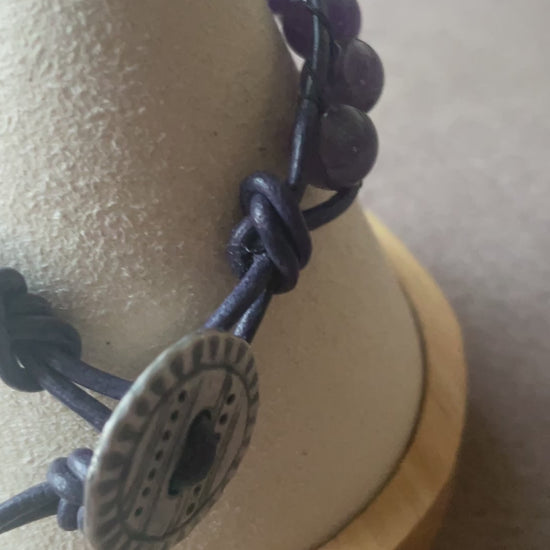 Handgemaakte leren armband Purple Rain met Amethist kralen 