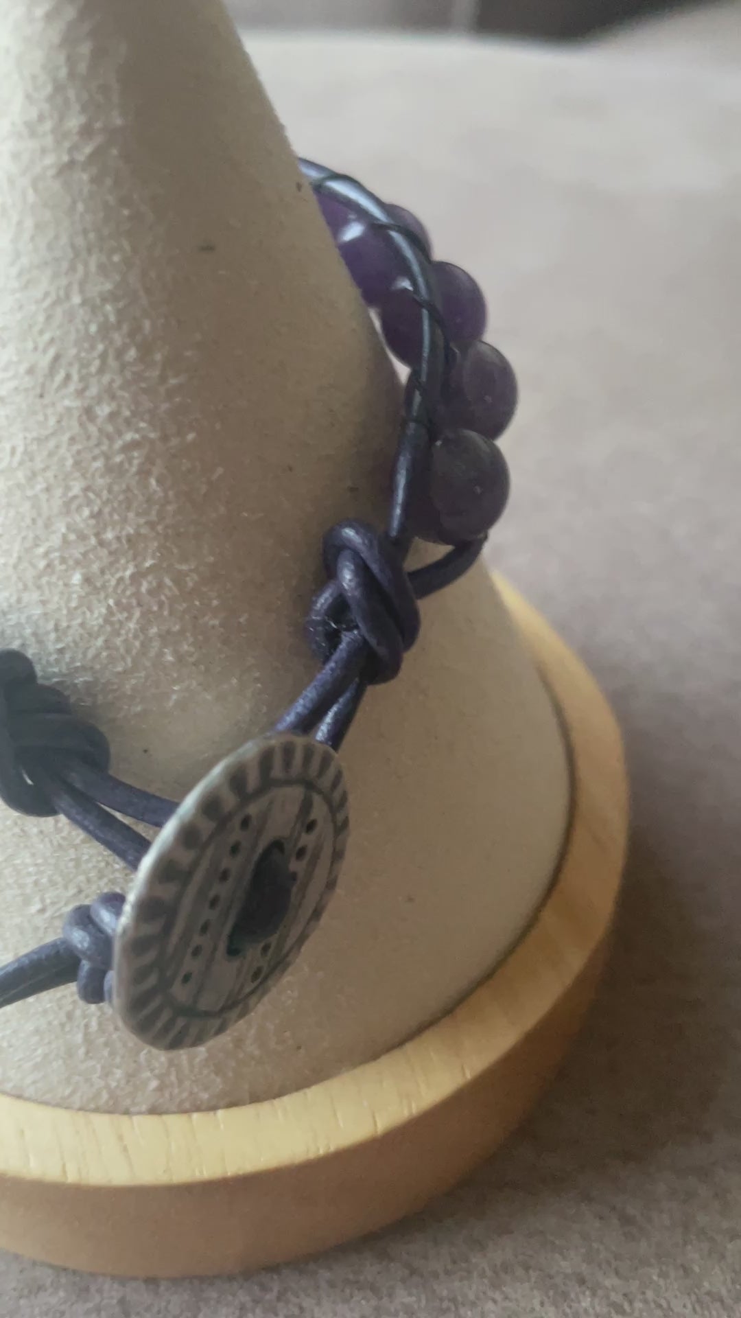 Handgemaakte leren armband Purple Rain met Amethist kralen 